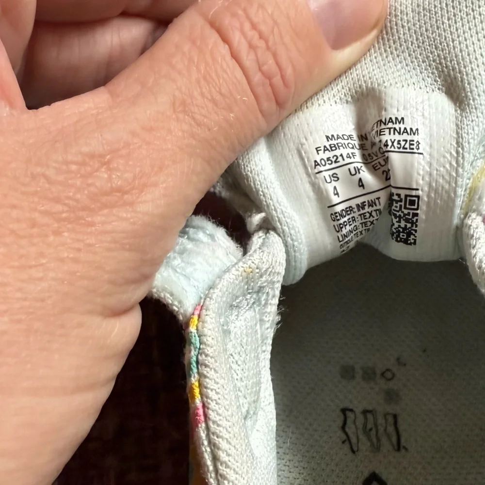 Converse infants size 4 Kids' Rainbow Sneakers - Pink and White